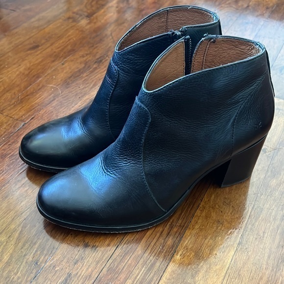 frye nora zip bootie